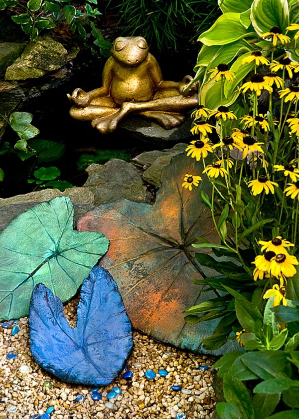 Zen garden mooring Japanese plants leaves