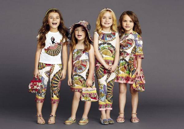 текущи модни тенденции празнична детска мода за деца и габана