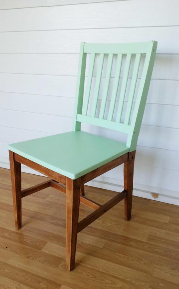 renovere gamle møbler redesign træ stollen farvet