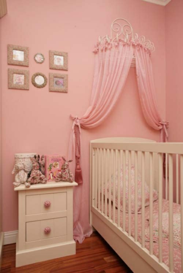 vechi roz perete vopsea de perete decor pepinieră de design fată cameră zăbrele pat