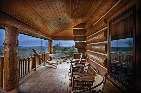 maison américaine en bois avec véranda en bois de porche