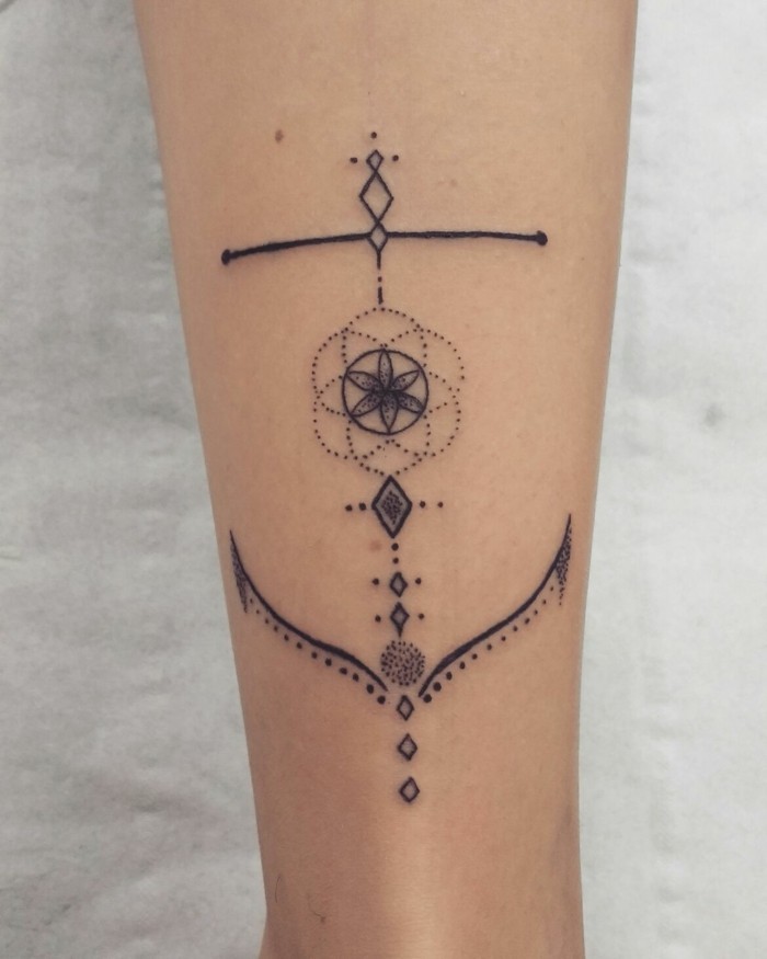 tatouage d'ancrage avec mandala avant-bras