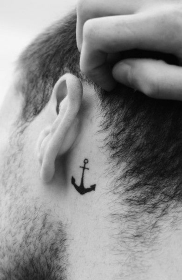 τατουάζ πίσω από τατουάζ αυτιών