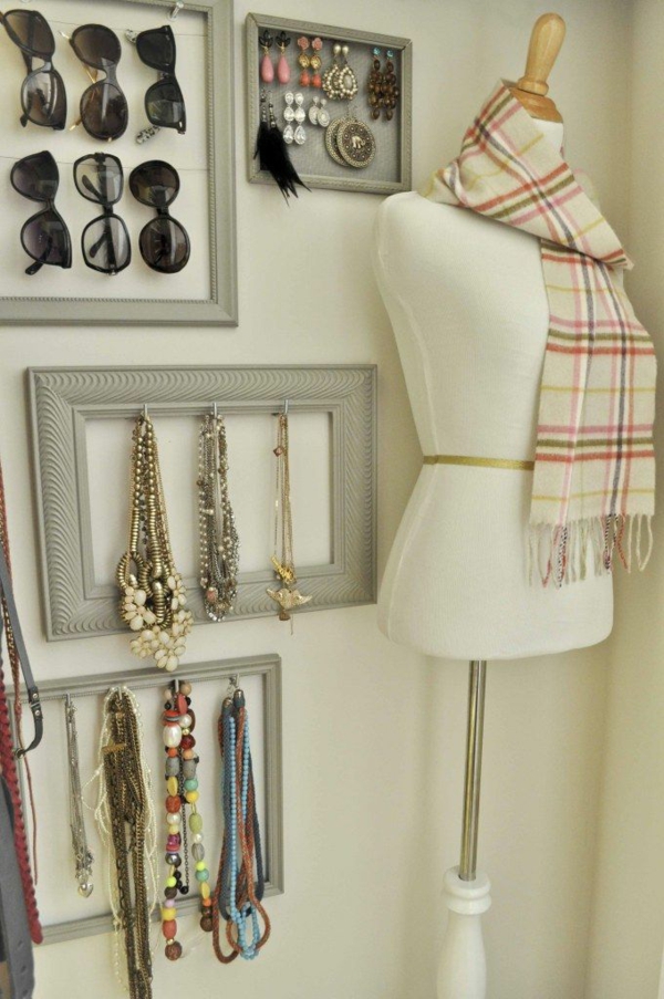 kleedkamer ketting ontwerp juwelierszaak kettingen oorbellen kleermakerspoppetje
