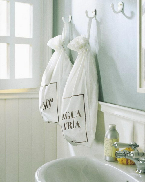 Storage and order in the bathroom hanger bags