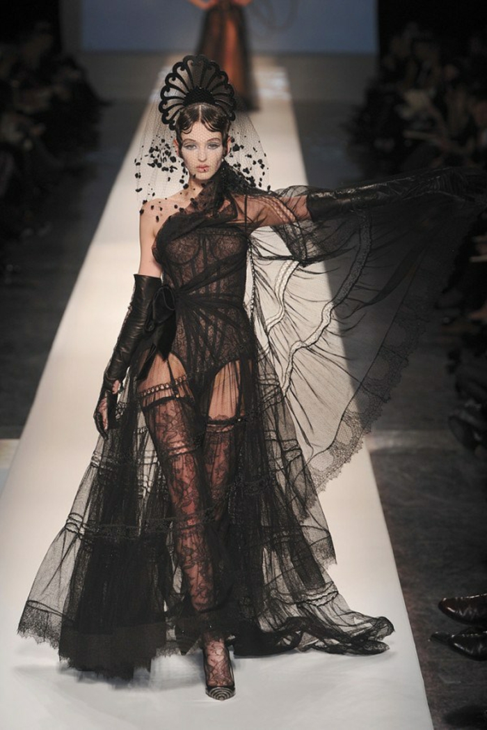 fancy morsiuspuvut musta hääpuku gothic style haute couture jean paul gaultier