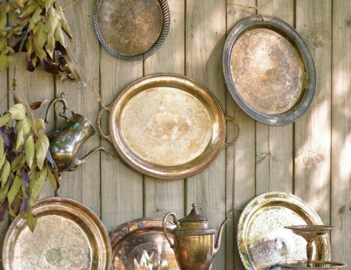 ongebruikelijke tuindecoratie zelf maken oude objecten hergebruiken