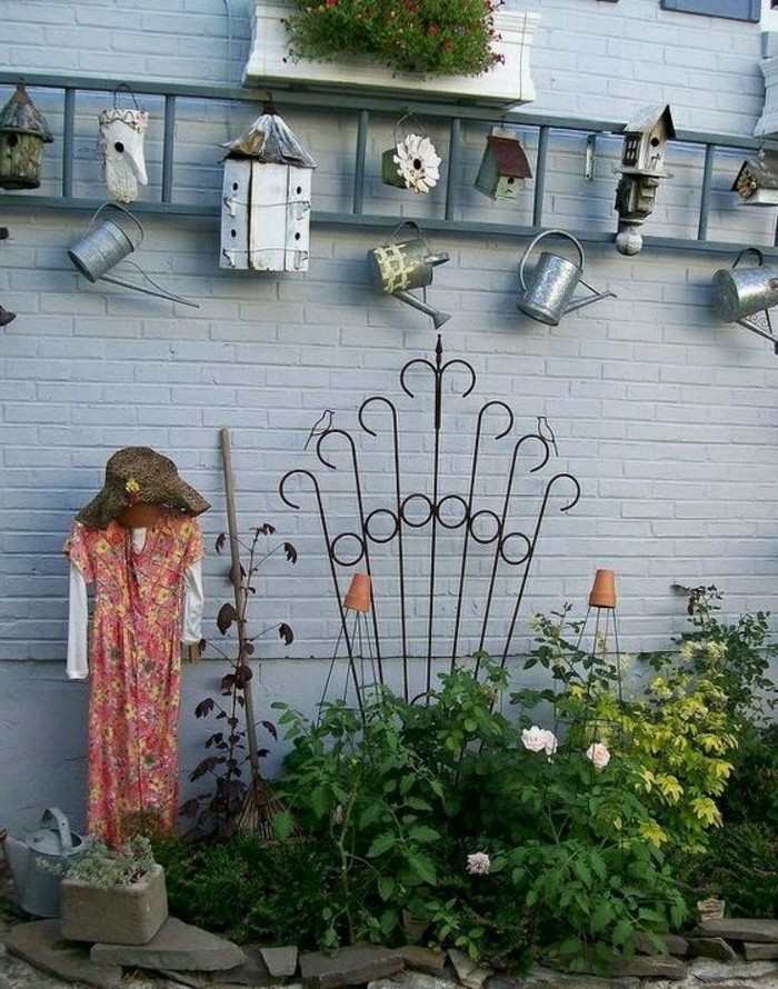 decoración de jardín en sí misma hace que la valla del jardín decore eclécticamente