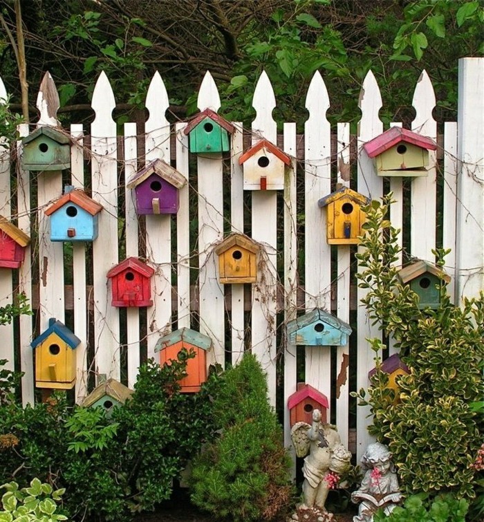 la decoración de jardín en sí misma hace la cerca del jardín con decoración fresca