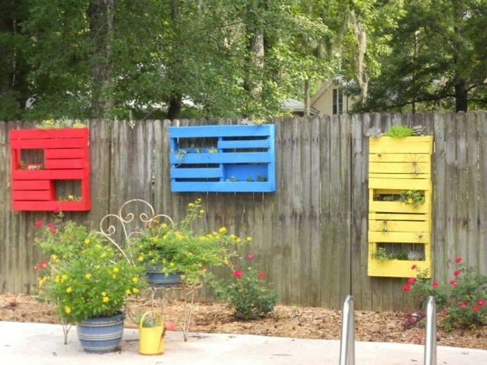 jardinage décoratif vous-même faire clôture de jardin avec des palettes décorer