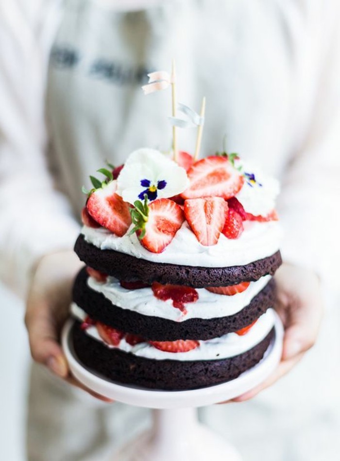 décoration de tartes fantaisie avec des fraises