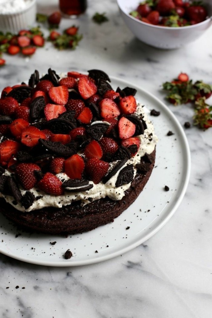 fancy taarten chocoladetaart aardbeien