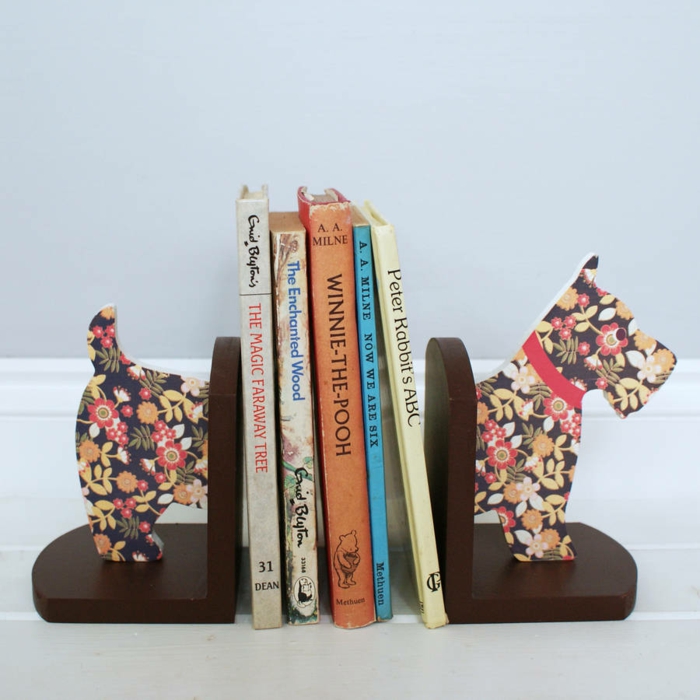 serre-livres coloré motif de fleurs de chien