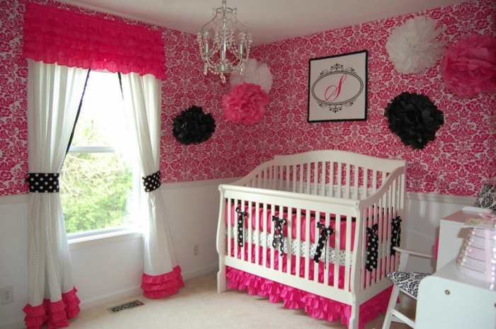 cama de bebé comprar decorar guardería niña moda papel tapiz floral acentos rosados