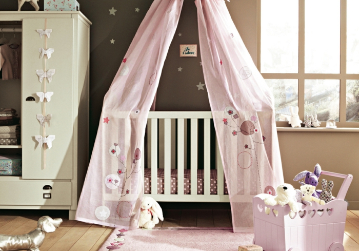 dětské postele design baby room dívčí baldachýn hračky