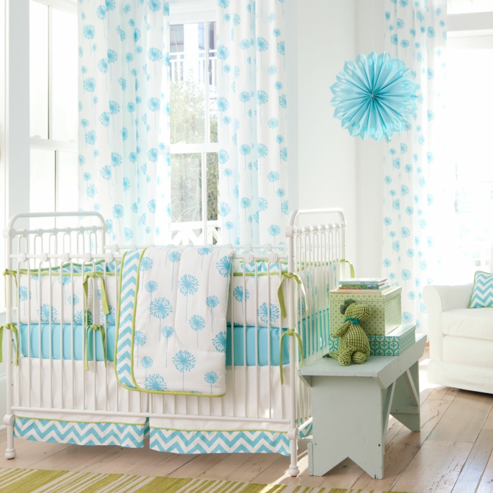 dětské postele design baybzimmer modrá zelená lavice dřevěná podlaha