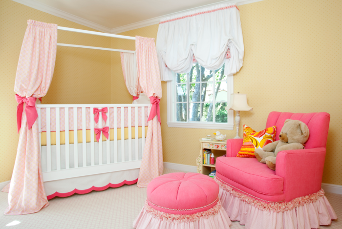 бебешки легла дизайн момиче решетка легло жълта стена тапет