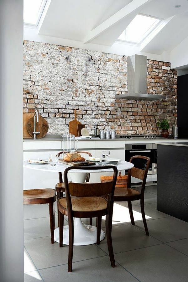 baksteen behang rustieke keuken achterwand baksteen behang houten meubels
