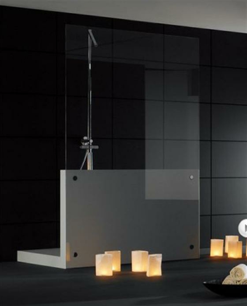 koupelnový nábytek černá stěnová podlaha svíčky sprchová kabina