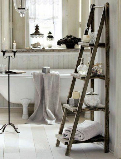 Badkamermeubilair creatieve plank van oude houten ladder