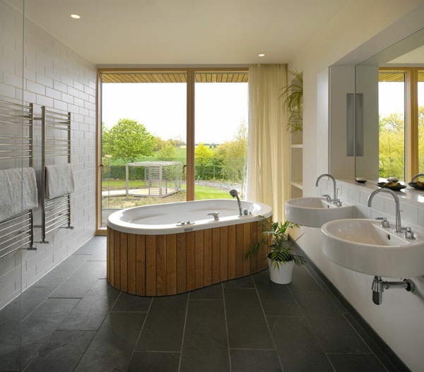 浴缸瓷砖木板独立浴缸现代浴室禅宗atmophäre