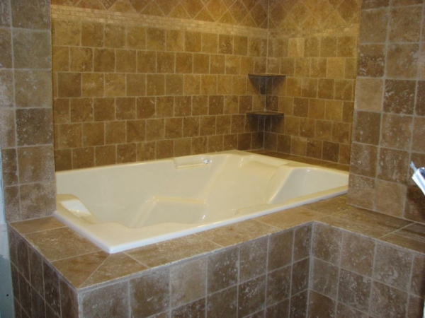 浴室设计浴缸隐藏浴缸瓷砖