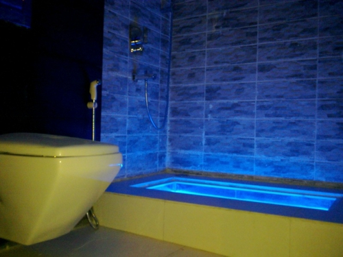 μπάνιο ρομαντικό φωτισμό σε μπανιέρα χρωματιστό led μπαρ