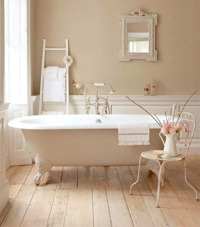 salle de bain shabby chic chaise en métal rose baignoire sur pattes