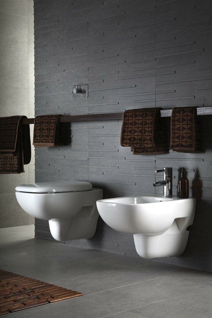 kylpyhuone laatat harmaa moderni ruskea pyyhkeet kylpyhuone ideoita