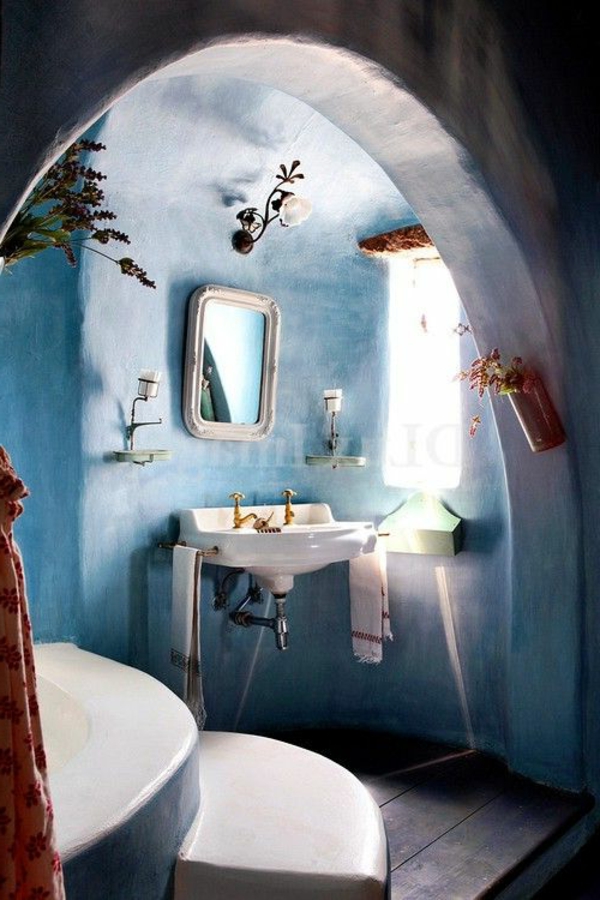 vonios kambario dizaino vonios plytelės šviečia aukso detalės