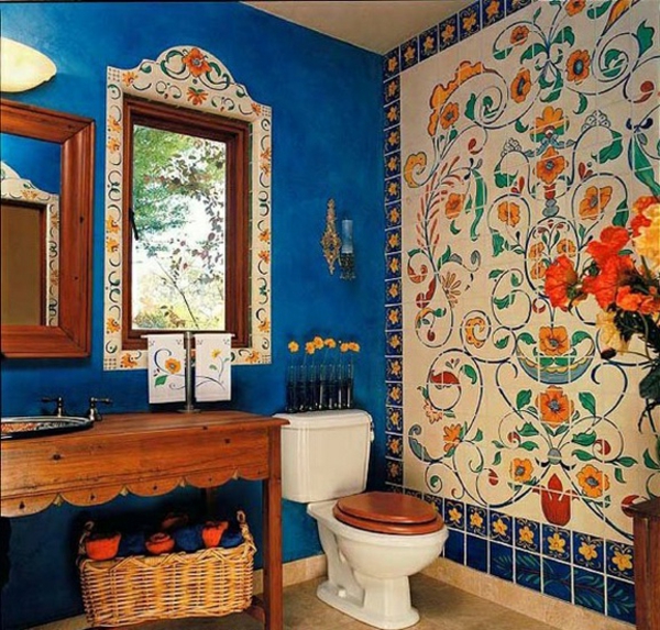 vonios kambario dizainas vonios plytelių sienų dekoravimas kobalto mėlynas