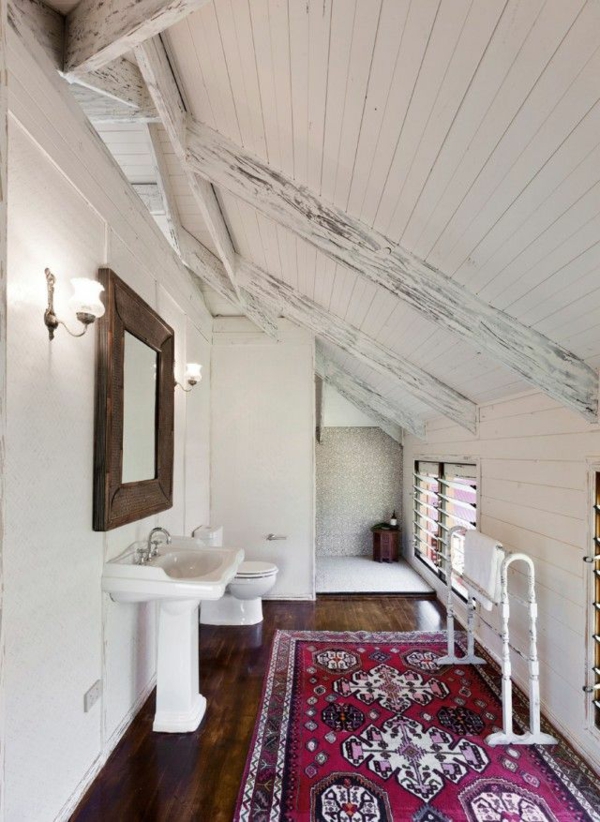 baño de diseño pequeño baño ático alfombra persa