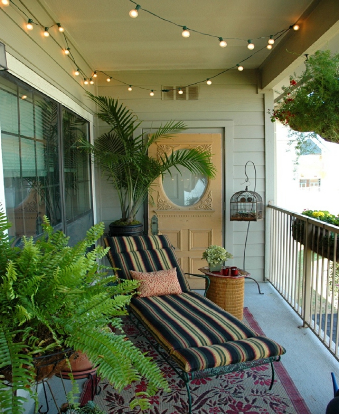 balkon decoratie bed lichte string tapijt planten