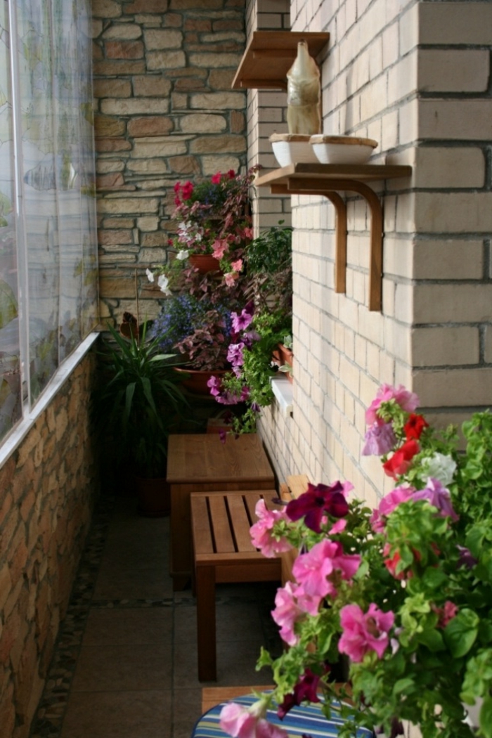 balkónový tvar balkonů rostlina lavice dlaždice