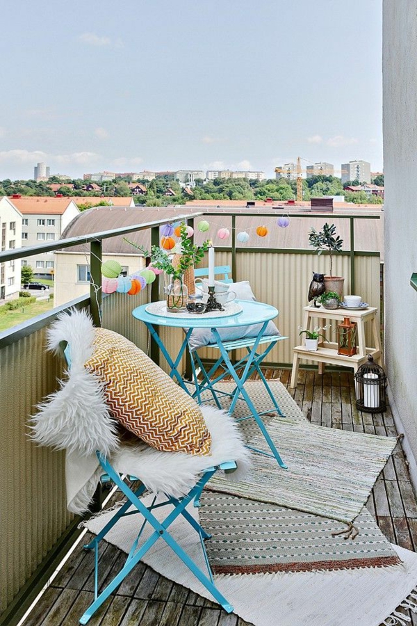 balkon nápady malý balkón koberec bežec