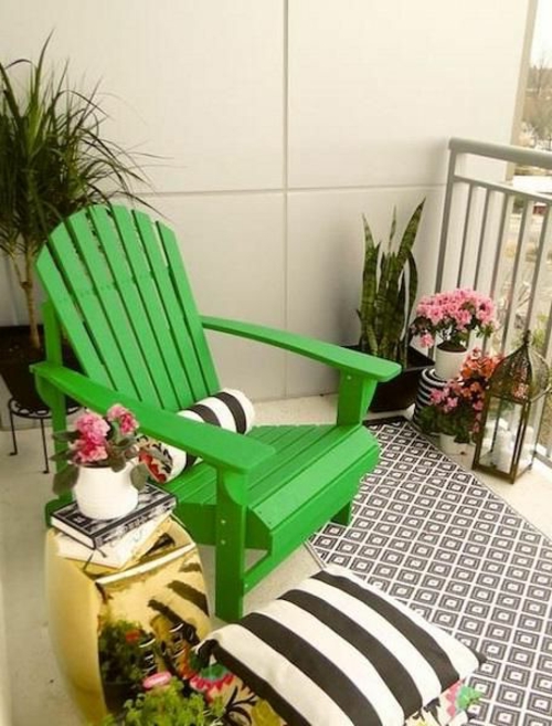 Σχεδιασμός μπαλκόνι χρήσιμη σχεδίαση ιδέα άνετη πράσινη καρέκλα κήπου