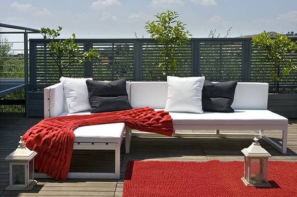 balkon design ideer sisalteppich hjørne sofa