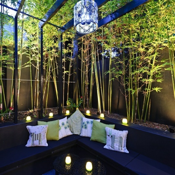 balkon design moderní dekorace nápady hodit polštář svíčky přívěšek světla