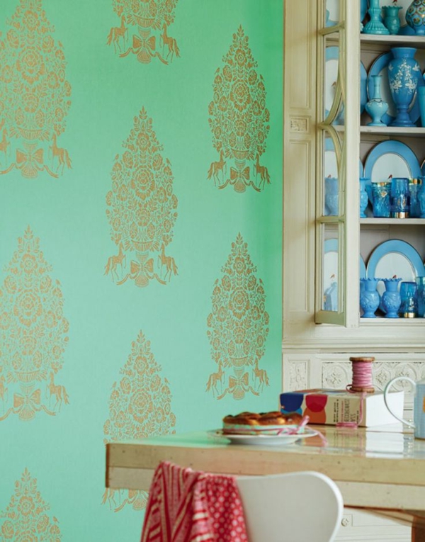 barok behang groen gouden ornamenten muurontwerp