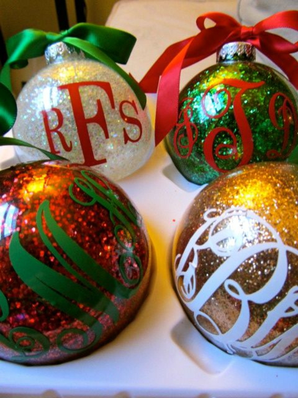 Kerstmis kerstballen versieren