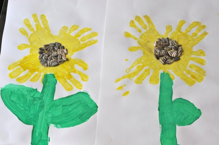 与孩子们一起修饰手印的美丽花朵的创意
