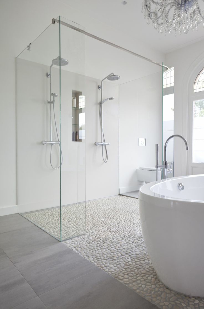 步入式淋浴间浴室设计思路地板鹅卵石