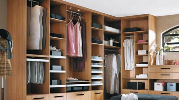 walk-in garderobe systemer omklædningsrum plan åben garderobe lavet af træ