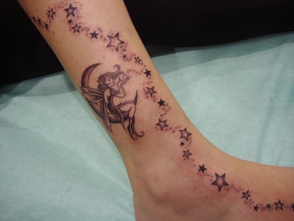 jambe de tatouage étoile lune fée