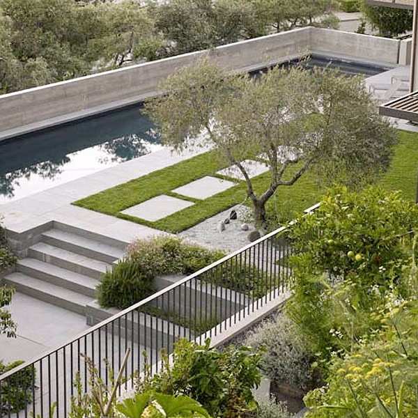 modernių sodo dizaino baseinų betono grindų pavyzdžiai