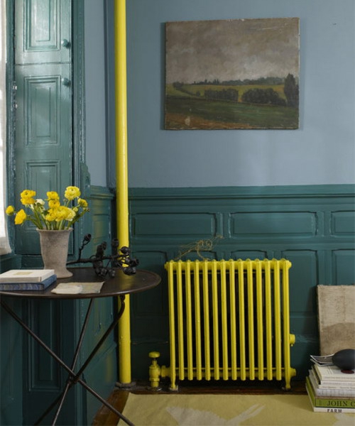 malování starých radiátorů žlutá myšlenka oživení obývacího pokoje