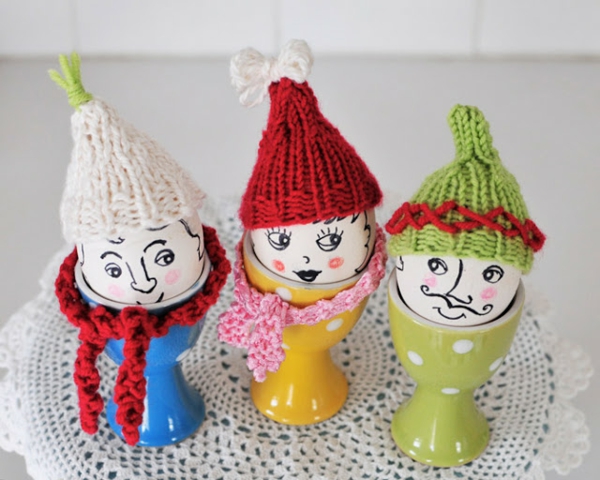malované velikonoční vejce zdobí osterdeko řemesla nápady pletené doplňky