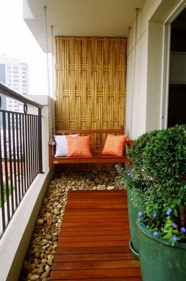 projekto balkono dizaino idėjos oranžinės pagalvės