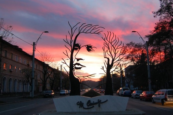 berømte kunstverk kunst mihai eminescu skulptur statue