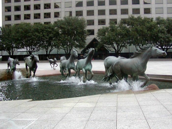 berømte kunstverk som kjører hesteskulpturstatue